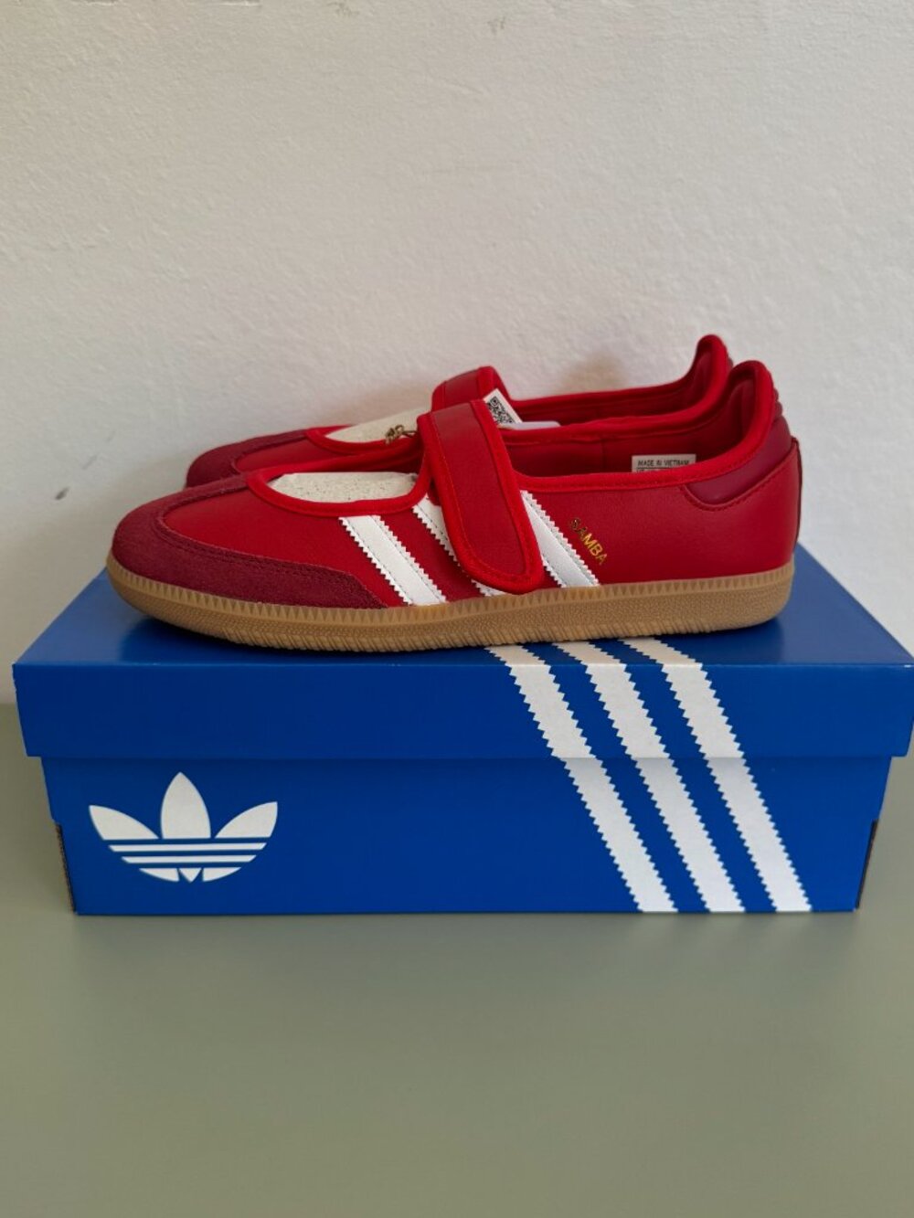 Adidas Jane Shoe - US 8